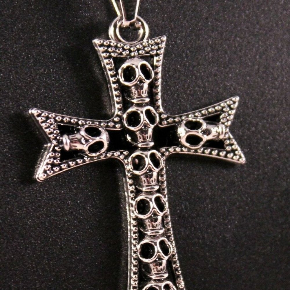 Alloy 8 Skull Cross Pendant Chain/Necklace